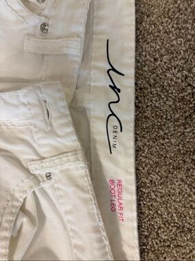 Women's INC White Regular Fit Boot Leg Jeans, sz 4